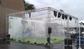 Judge Netting Barrier Specialists: A temporary show cage stage with creative barrier and netting solutions in the rain.